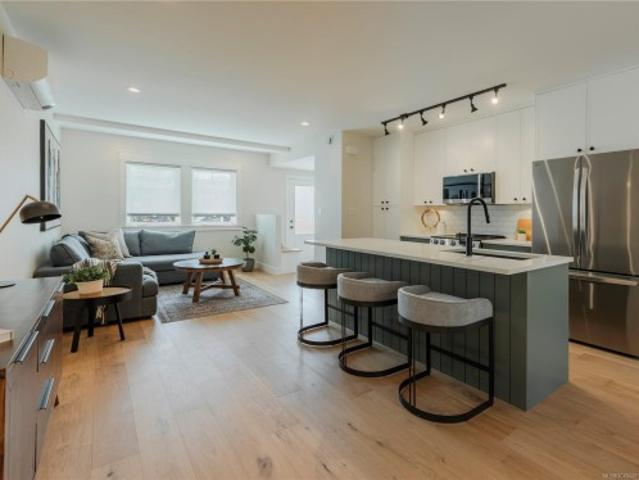 House for sale in Shelbourne, Saanich