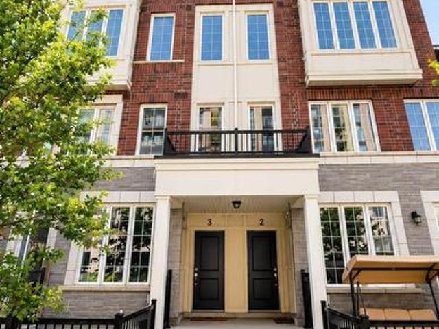 Townhouse for sale in Oakville, Ontario