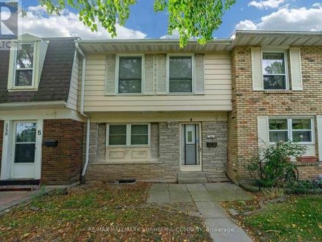Townhouse for sale in Burlington, Ontario