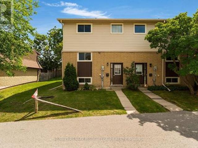 Townhouse for sale in Barrie, Central Ontario