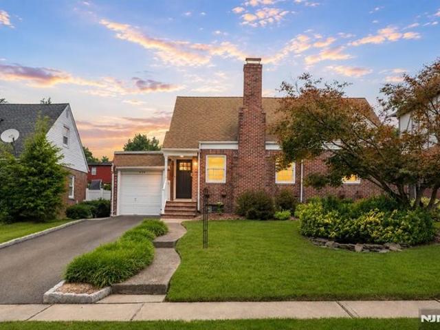 House for sale in Fair Lawn, New Jersey