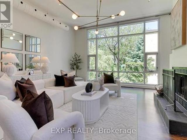 Townhouse for sale in Woburn, Ontario
