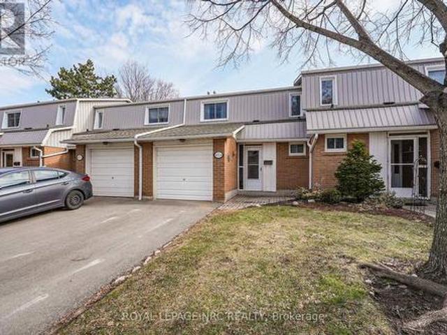 Townhouse for sale in Burlington, Ontario