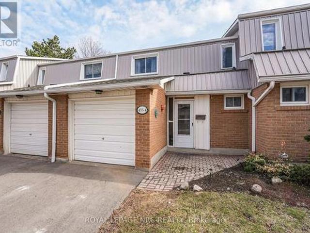 Townhouse for sale in Burlington, Ontario