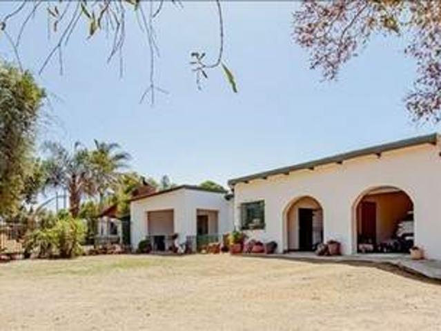 Farm for sale in Waterkloof, Gauteng