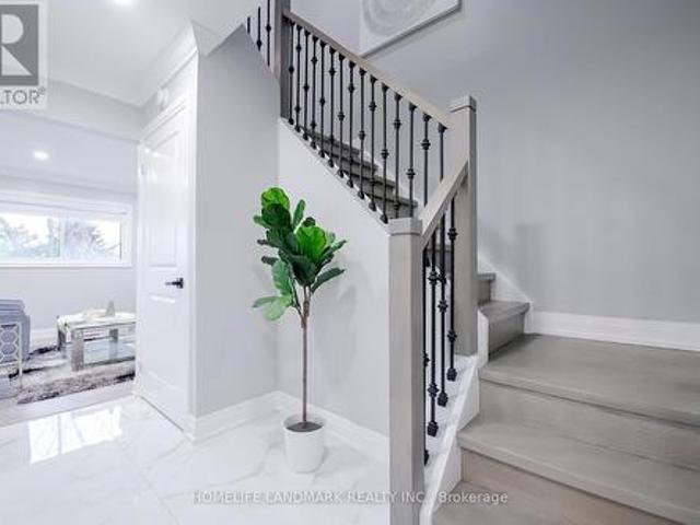 Townhouse for sale in Woburn, Ontario