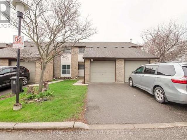 Townhouse for sale in Woburn, Ontario