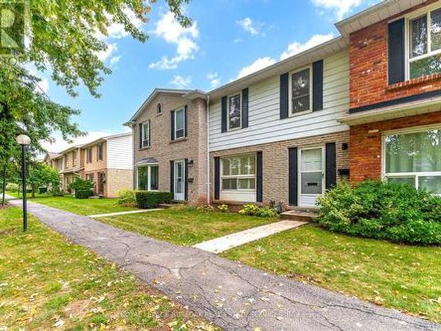 Townhouse for sale in Burlington, Ontario