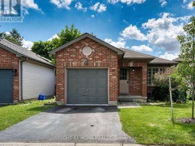 Townhouse for rent in Arva, Ontario