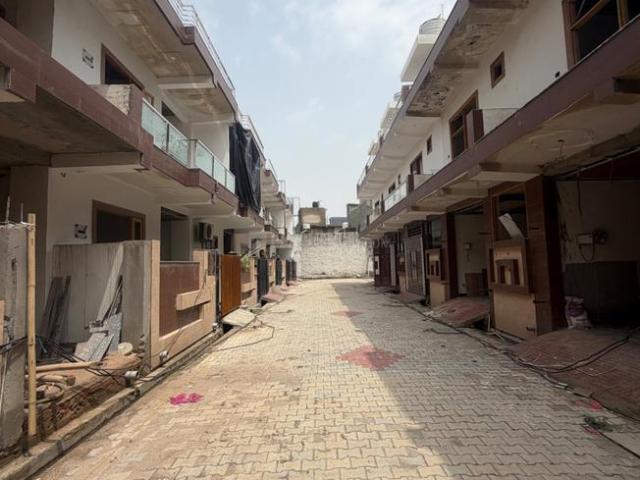 Duplex for sale in Block B, Gautam Buddha Nagar