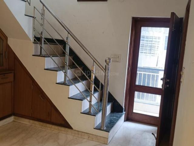 Duplex for rent in Deri