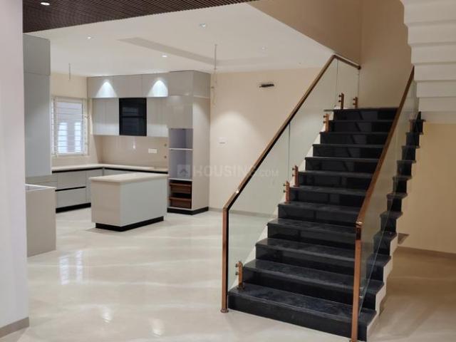 House for sale in Madya