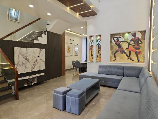 House for sale in Madya