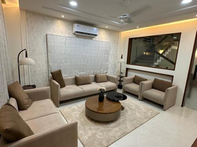 House for sale in Madya