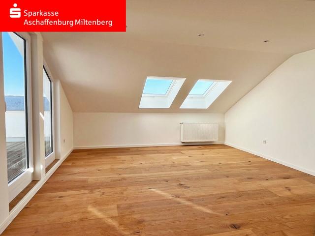 Dachgeschosswohnung kaufen in Goldbach, Bayern
