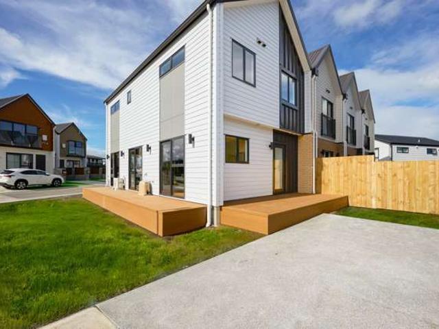 Townhouse for sale in Paremoremo