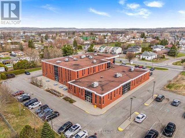 Commercial for rent in Clarence-rockland, Ontario