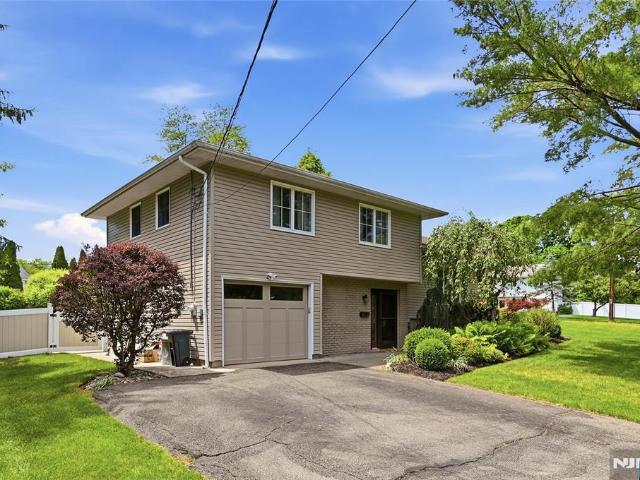 House for sale in Waldwick, New Jersey