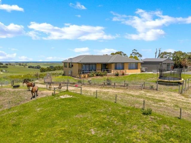 Cottage for sale in Ryanston, Victoria