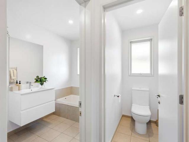 House for sale in Chaslands, Canterbury