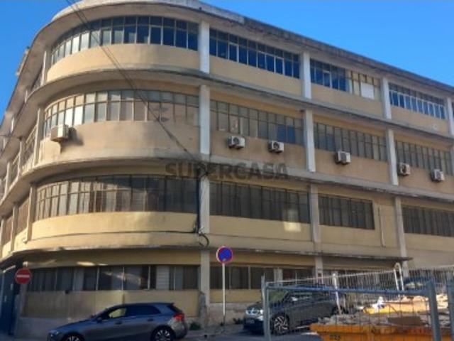 Armazém venda em Real Forte, Loures