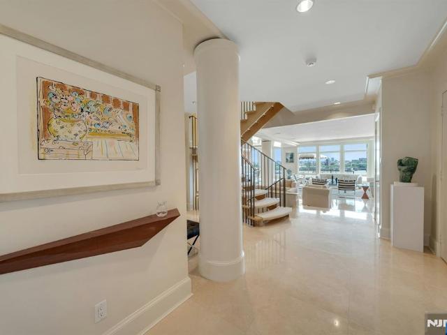 Townhouse for sale in Fort Lee, New Jersey