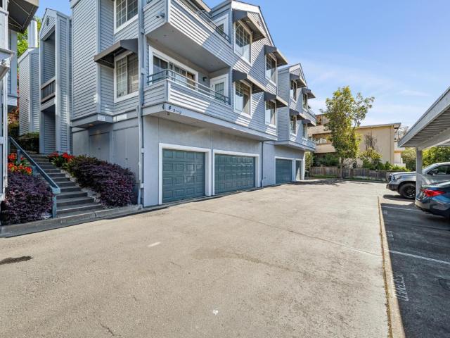 Condo for sale in Kentfield, California
