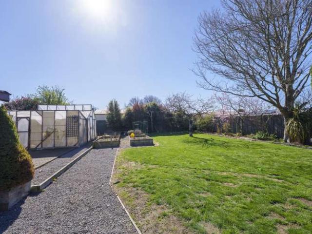 House for sale in Chaslands, Canterbury