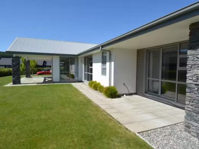 House for sale in Otakou
