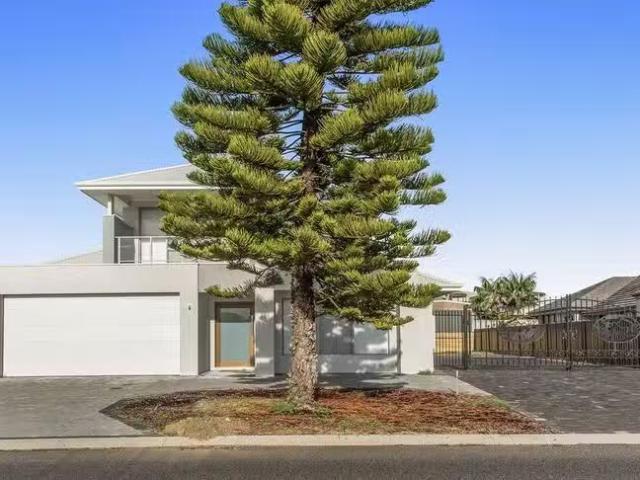 House for rent in Secret Harbour