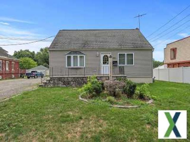 Apartment for sale in Woodbridge Apartment for sale in Woodbridge