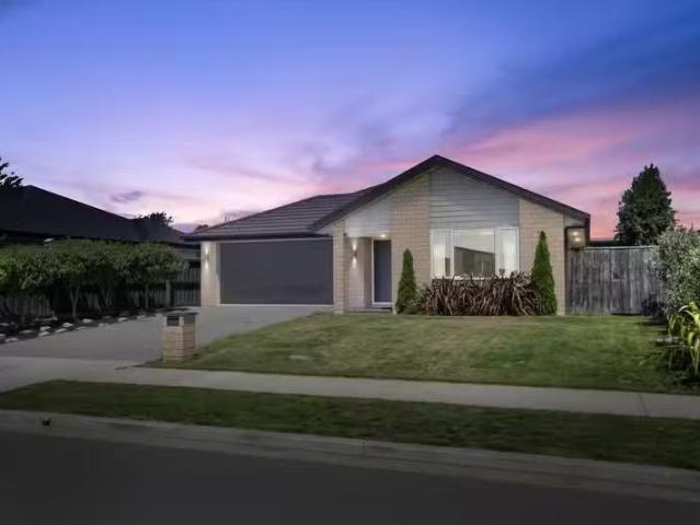 House for sale in Chaslands, Canterbury