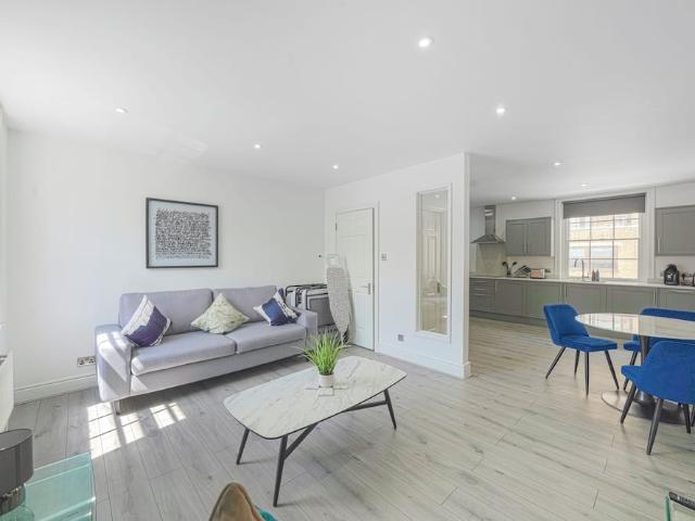 Apartment for rent in Hans Town, Greater London