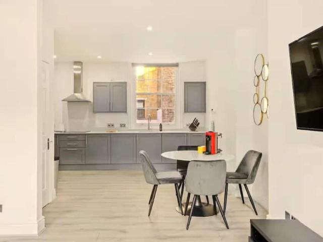 Apartment for rent in Hans Town, Greater London