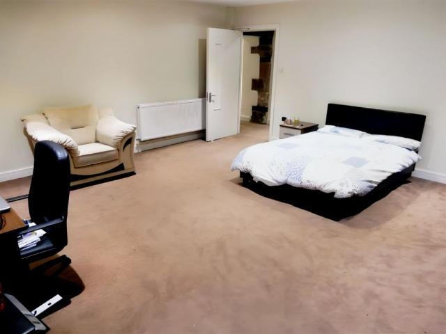 Apartment for rent in Moorlands, Bare