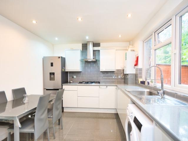 Apartment for rent in Lanfranc Estate, Mile End