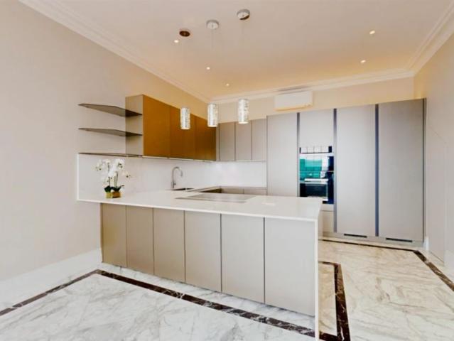 Apartment for rent in Brompton, Greater London