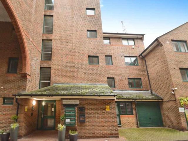 Apartment for sale in E14, London