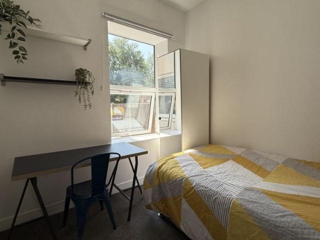 Room for rent in Compton Acres, Barton In Fabis