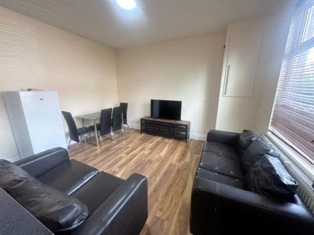 Room for rent in Burley, West Yorkshire