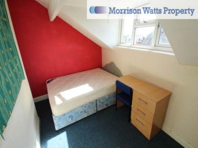 Room for rent in Hyde Park, West Yorkshire