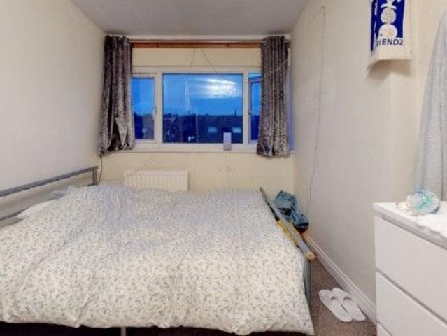 Room for rent in Hyde Park, West Yorkshire