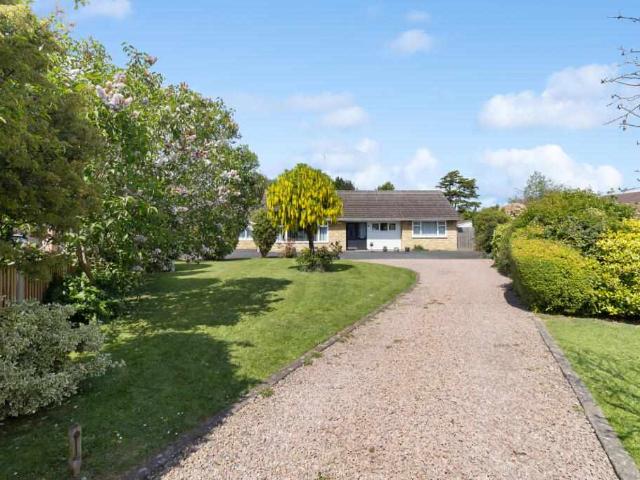 Bungalow for sale in Worcester, Henwick
