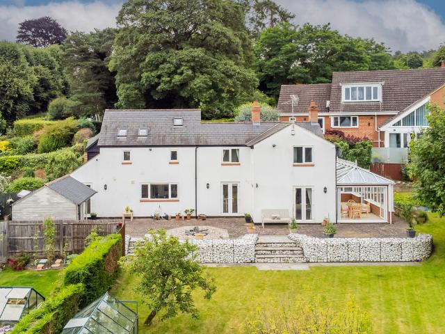 House for rent in Aspley Guise, Bedfordshire