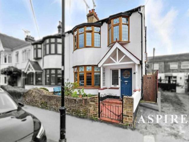 Cottage for sale in Leigh-on-Sea, Alton Barnes