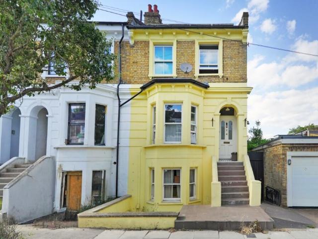 Terraced House for rent in Camberwell, Camberwell