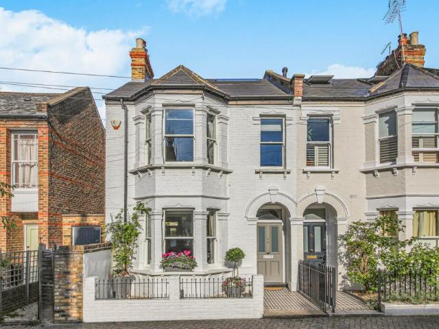 Terraced House for rent in Putney, Putney
