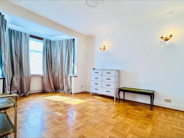 Apartment for rent in Gants Hill, Greater London