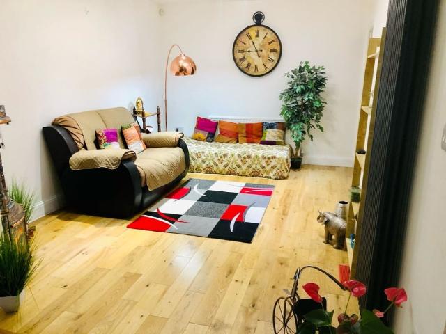 Apartment for rent in Lane, Greater London