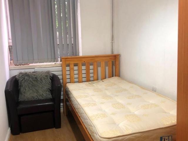 Apartment for rent in Poplar Grove, Greater London